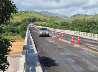 Ponte sobre o Rio Jequitinhonha começa a ser liberada para veículos pesados na BR-101