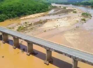 Ponte sobre o Rio Jequitinhonha volta a ser interditada para veículos pesados na BR-101