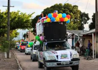 População adere movimento dos educadores pela campanha “Nenhum aluno fora da escola!” em Mucuri