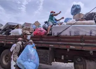 População de Caravelas doa quase 3 toneladas de alimentos e outros produtos para famílias atingidas pelas fortes chuvas na região