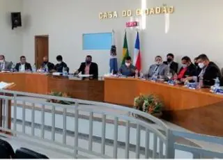 Por 10 votos a 1 Câmara de Mucuri acata a denúncia contra Dhow da Divisa, sobre racismo