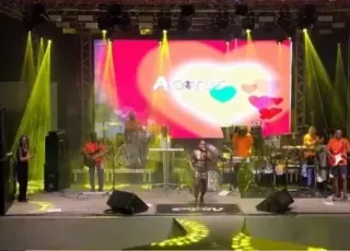 Praça lotada e público animado marcam Carnaval em Nova Viçosa