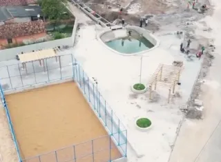 Praça, quadra e saneamento: Nova Viçosa avança com obras no bairro Henrique Brito, em Posto da Mata