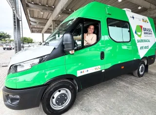 Prado investe em saúde e recebe unidade móvel de atendimento odontológico