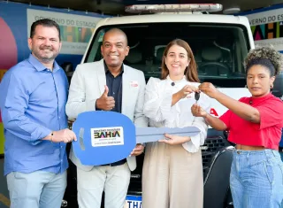 Prado reforça frota da saúde com nova ambulância 0 km entregue pelo Governo da Bahia