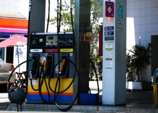 Preço da gasolina nos postos volta a subir após 15 semanas