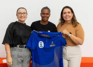Prefeita Carla Chácara entrega uniformes e reforça compromisso com o esporte em Ibirapuã