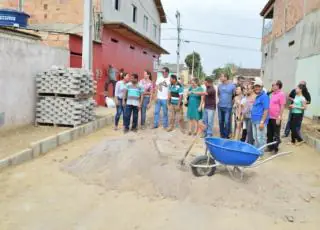 Prefeita Jadina e secretários vistoriam obras de calçamentos no Bairro Uldurico, em Medeiros Neto