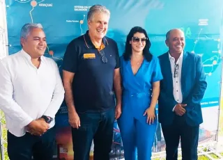 Prefeita Luciana Machado participa da assinatura de reativação da ferrovia Bahia-Minas em Caravelas