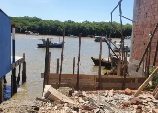 Prefeita Luciana se pronuncia sobre a derrubada do casebre que pertenceu a Franz Krajcebeg para construção do Pier de Nova Viçosa 