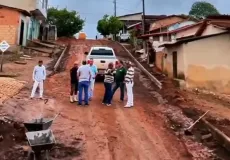 Prefeito Bemtivi acompanha avanços nas obras de calçamento em Santa Rita