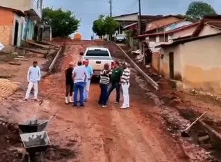 Prefeito Bemtivi acompanha avanços nas obras de calçamento em Santa Rita
