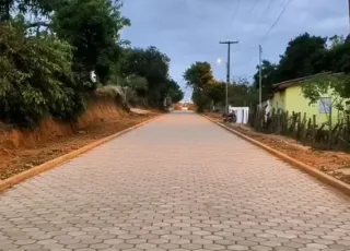 Prefeito Bemtivi anuncia início do calçamento na entrada de Santa Rita e  celebra conclusão de estrada