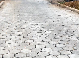 Prefeito Bemtivi comemora conclusão de calçamento e prepara inauguração no Salomão