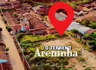 Prefeito Bemtivi visita área onde será construída Areninha Society em Itanhém