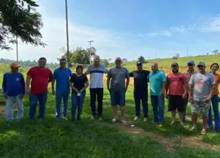 Prefeito Beto Pinto adquire área de terra para mais de 100 lotes e espaço para quadra poliesportiva em Vila Mutum
