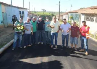 Prefeito Beto Pinto  inicia pavimentação asfáltica do bairro Portelinha em Medeiros Neto