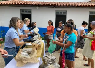 Prefeito Beto Pinto mantem a tradição da Semana Santa e distribui  peixe para moradores de  Medeiros Neto