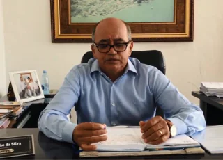 Prefeito de Caravelas fala sobre o pagamento do funcionamento, recursos do Fundeb e professores grevistas