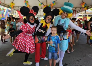 Prefeito de Medeiros Neto, Beto Pinto promove tradicional Festa das Crianças na Praça Sete