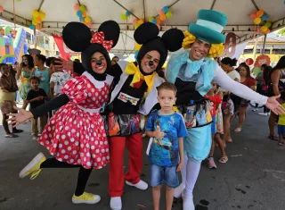 Prefeito de Medeiros Neto, Beto Pinto promove tradicional Festa das Crianças na Praça Sete