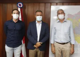 Prefeito de Medeiros Neto, Beto Pinto, se reúne com o governador Rui Costa e o dep. federal, Uldurico Jr., e conquista novos recursos para o município