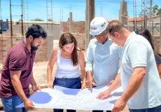 Prefeito de Prado, secretária de Saúde e equipe técnica acompanha obras da nova Unidade Básica de Saúde