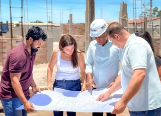 Prefeito de Prado, secretária de Saúde e equipe técnica acompanha obras da nova Unidade Básica de Saúde