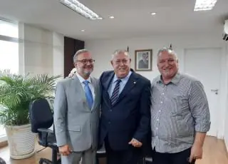 Prefeito de Teixeira de Freitas e Secretário de Saúde do Estado debatem parceria e avanços na saúde