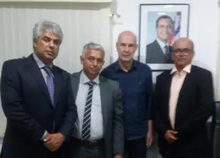 Prefeito e Presidente da Câmara de Vereadores viajam pra Salvador em busca de melhorias para os caravelenses