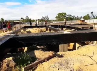 Prefeito Gilvan acompanha construção da nova Unidade Básica de Saúde em Cumuruxatiba