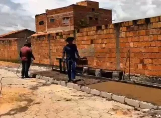 Prefeito Gilvan acompanha pavimentação na Alameda do Atlântico e anuncia obra no Caminho do Mar, em Prado