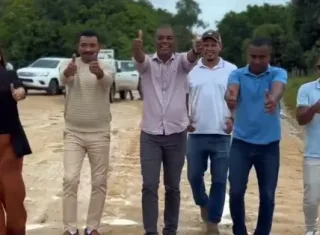 Prefeito Gilvan acompanha vistoria para retomada das obras de asfalto de Cumuruxatiba