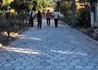 Prefeito Gilvan Produções acompanha obras de pavimentação no distrito da Limeira