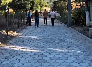 Prefeito Gilvan Produções acompanha obras de pavimentação no distrito da Limeira