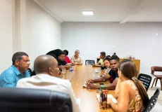 Prefeito Gilvan Produções recebe moradores de Corumbau e debate demandas da comunidade