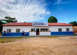 Prefeito Gilvan reinaugura Escola em Riacho das Ostras, no Prado