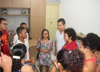 Prefeito Léo Brito garante transporte escolar para alunos matriculados nos cursos da UNEB em Teixeira de Freitas