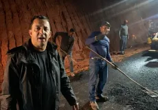 Prefeito Manrick Teixeira acompanha aplicação de asfalto da Ladeira do 22 em Vereda