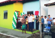 Prefeito Manrick Teixeira entrega duas casas do programa Minha Casa Melhor no distrito de Cruzeiro do Sul