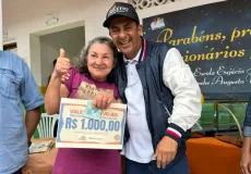 Prefeito Manrick Teixeira faz entrega de equipamentos para microempreendedores de Cruzeiro do Sul