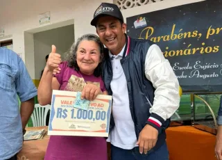 Prefeito Manrick Teixeira faz entrega de equipamentos para microempreendedores de Cruzeiro do Sul