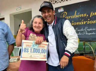 Prefeito Manrick Teixeira faz entrega de equipamentos para microempreendedores de Cruzeiro do Sul