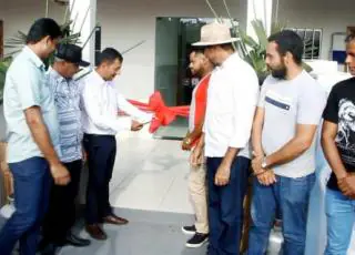 Prefeito Manrick Teixeira inaugura reforma de escola e entrega geladeiras e fogões a moradores de  Sulzinho