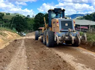 Prefeito Manrick Teixeira transforma a zona rural de Vereda com maior programa de recuperação de estradas da história