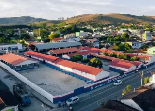 Prefeito Mildson entrega reconstrução da escola São Bernardo e anuncia asfalto para Ibirajá