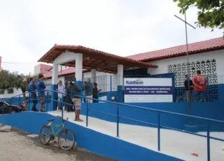 Prefeito Mildson entrega reconstrução da Escola Simplício Binas