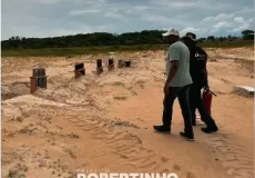    Prefeito Robertinho confere os últimos ajustes do show pirotécnico da virada em Mucuri