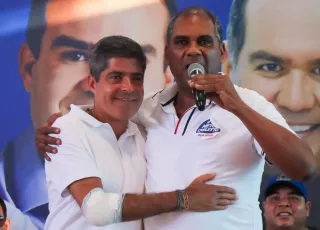 Prefeito Robertinho recepciona ACM Neto e apresenta seus futuros candidatos à população de Mucuri