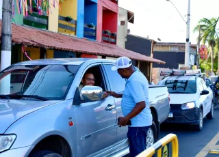 Prefeito Robertinho recepciona turistas e convidados que chegam ao Carnaval de Mucuri